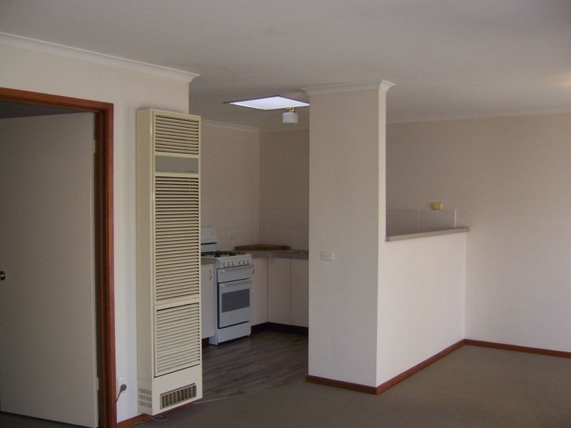 18/27 Elm Way, Jerrabomberra NSW 2619