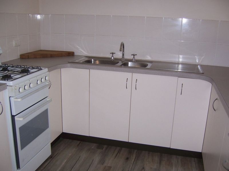 18/27 Elm Way, Jerrabomberra NSW 2619