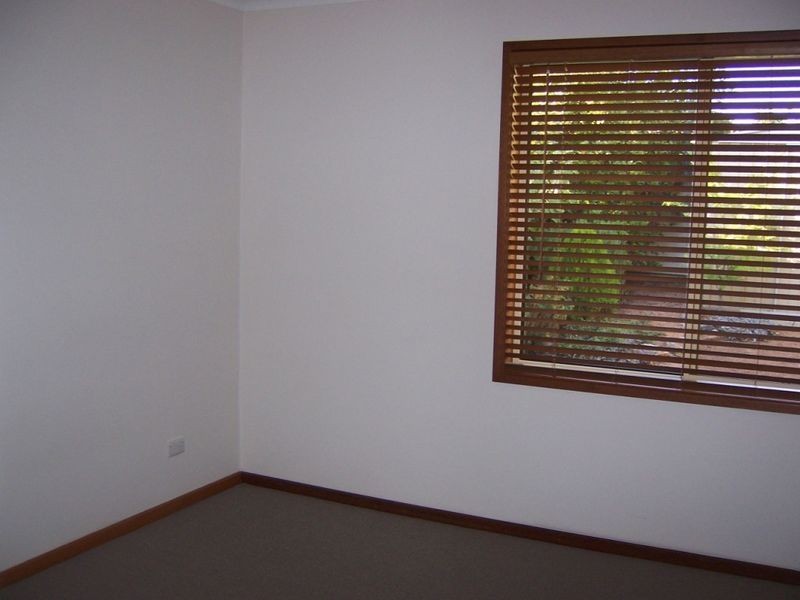 18/27 Elm Way, Jerrabomberra NSW 2619