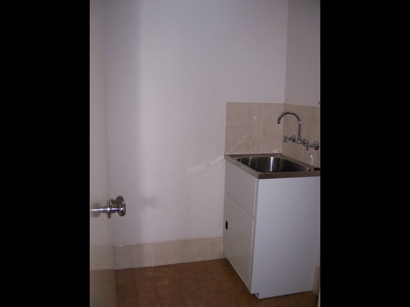 18/27 Elm Way, Jerrabomberra NSW 2619