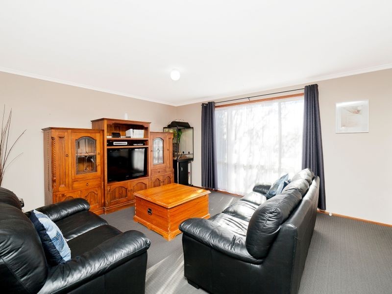 12 Bushby Close, Gordon ACT 2906