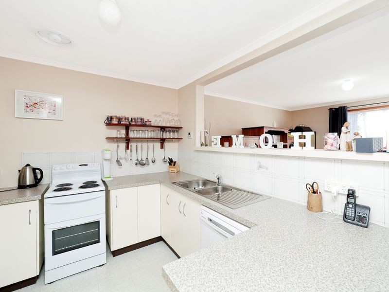 12 Bushby Close, Gordon ACT 2906