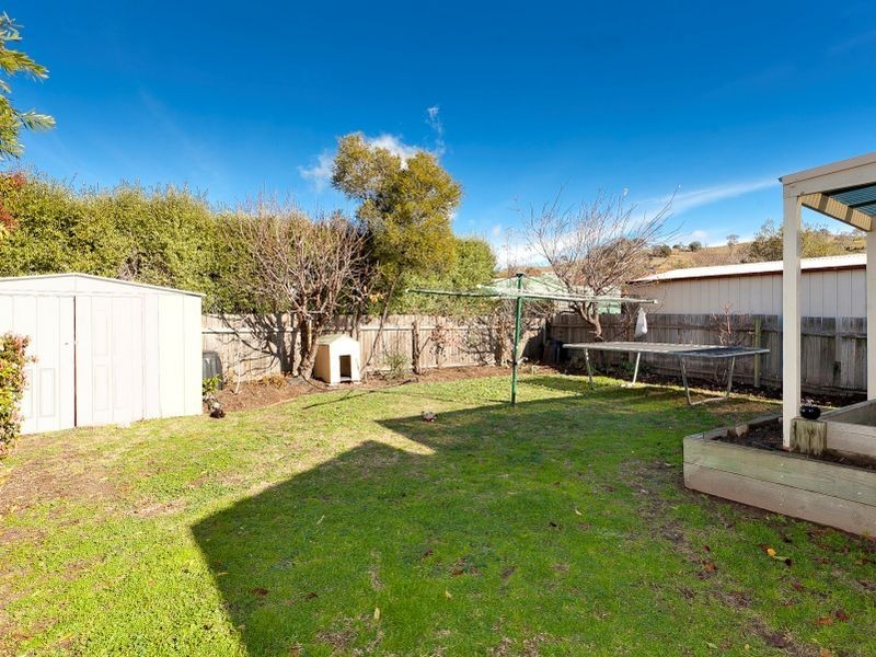 12 Bushby Close, Gordon ACT 2906