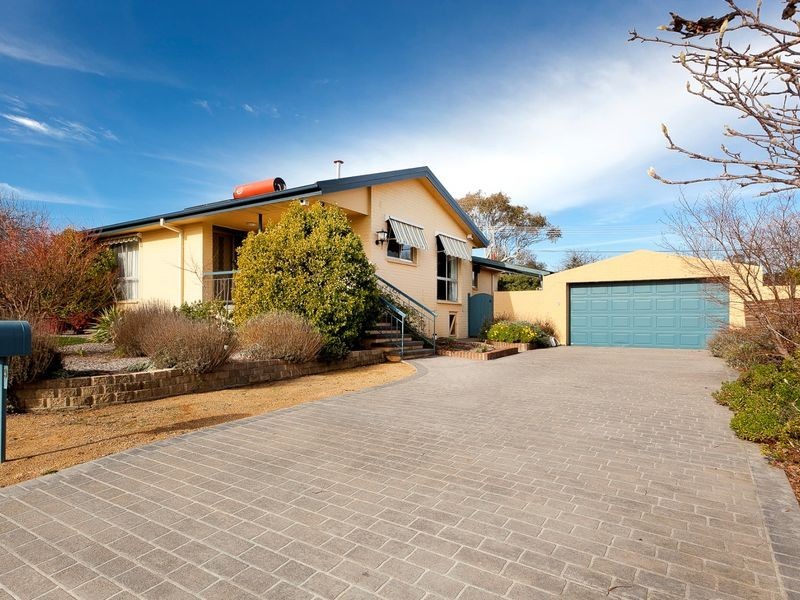 9 Degraves Crescent, Wanniassa ACT 2903