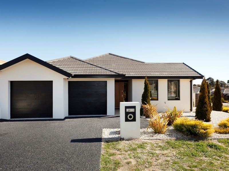 22 Donoghoe Crescent, Queanbeyan NSW 2620