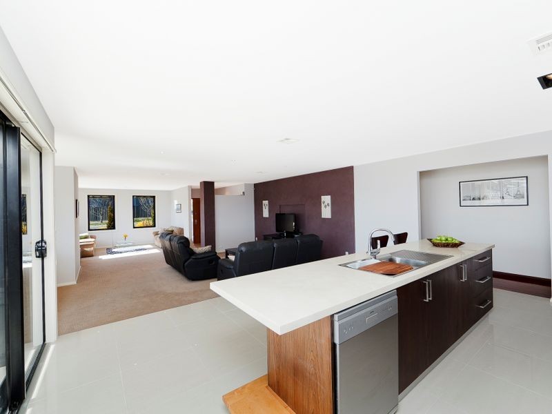 22 Donoghoe Crescent, Queanbeyan NSW 2620