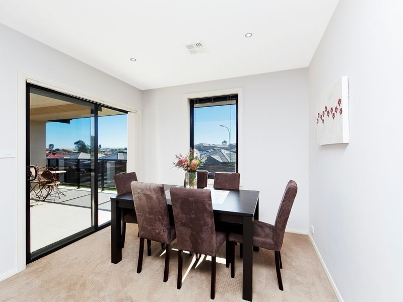 22 Donoghoe Crescent, Queanbeyan NSW 2620