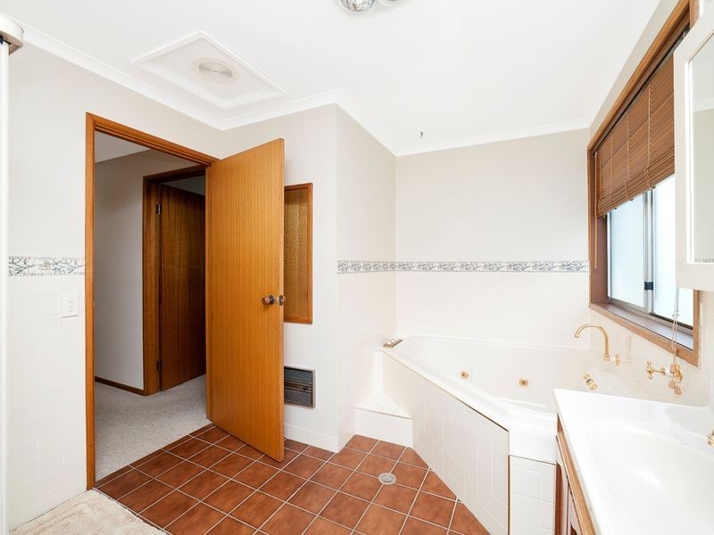 2 Guthridge Crescent, Wanniassa ACT 2903