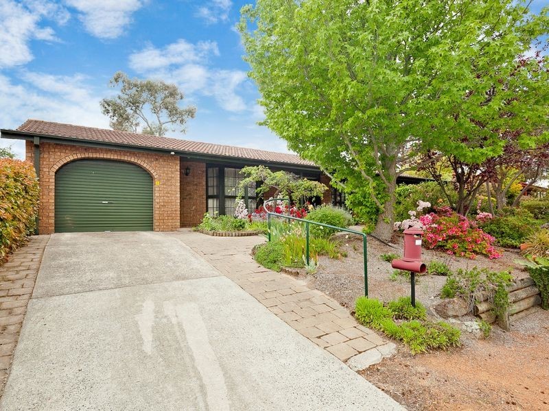 12 Merriman Crescent, Macarthur ACT 2904