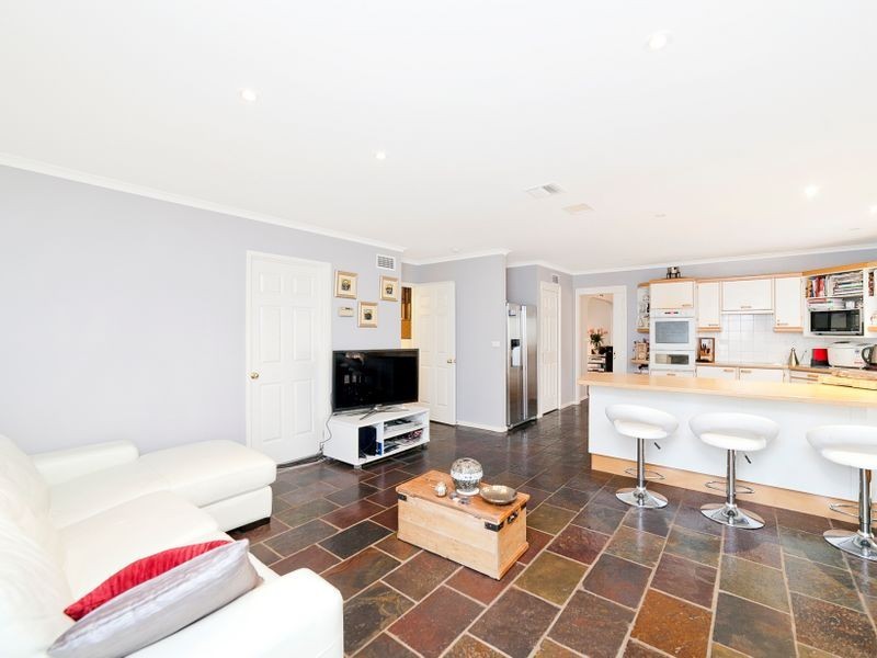 38 Mount Vernon Drive, Kambah ACT 2902