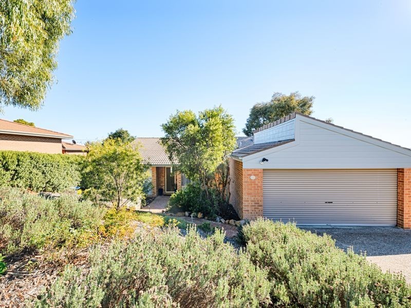 18 Mountain Circuit, Calwell ACT 2905