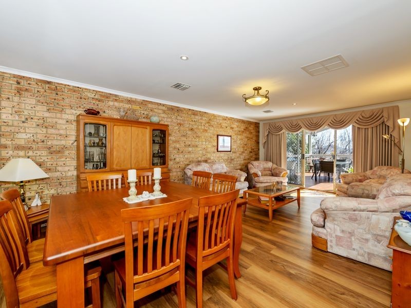 18 Mountain Circuit, Calwell ACT 2905