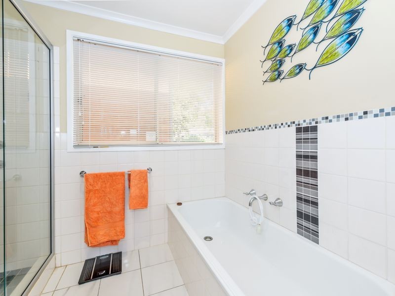 18 Mountain Circuit, Calwell ACT 2905