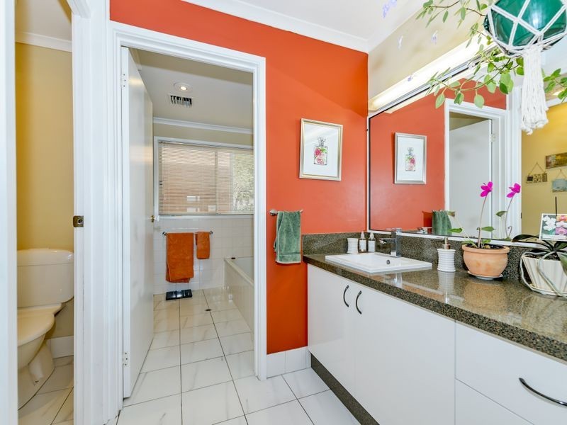 18 Mountain Circuit, Calwell ACT 2905