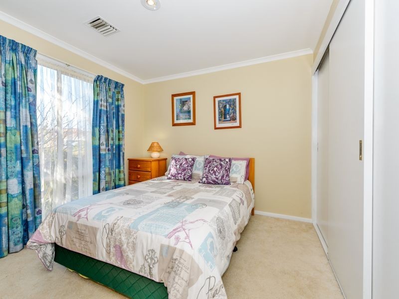 18 Mountain Circuit, Calwell ACT 2905