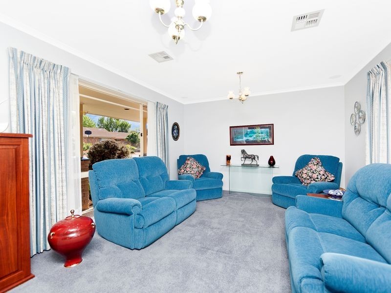 11 Mackney Place, Gordon ACT 2906