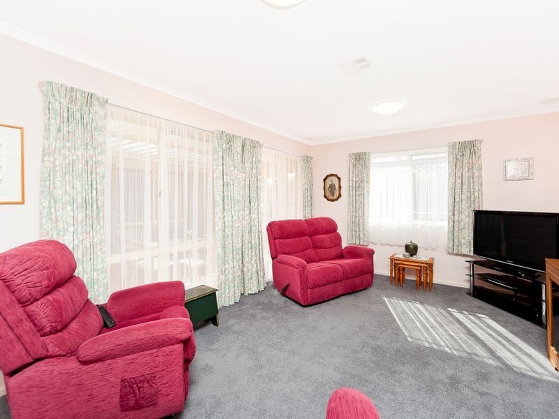 11 Mackney Place, Gordon ACT 2906