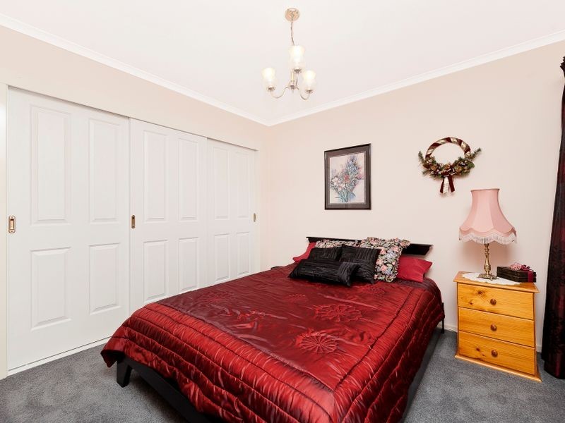 11 Mackney Place, Gordon ACT 2906