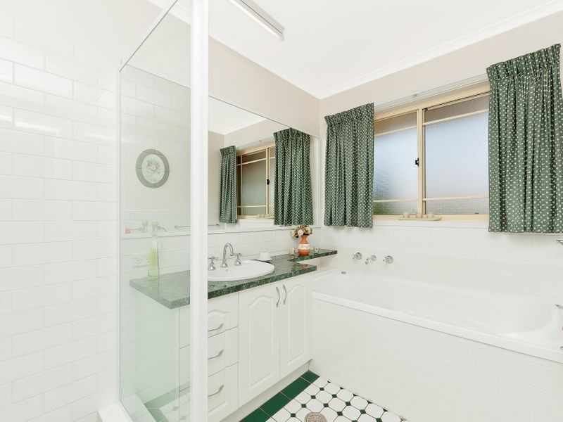 11 Mackney Place, Gordon ACT 2906