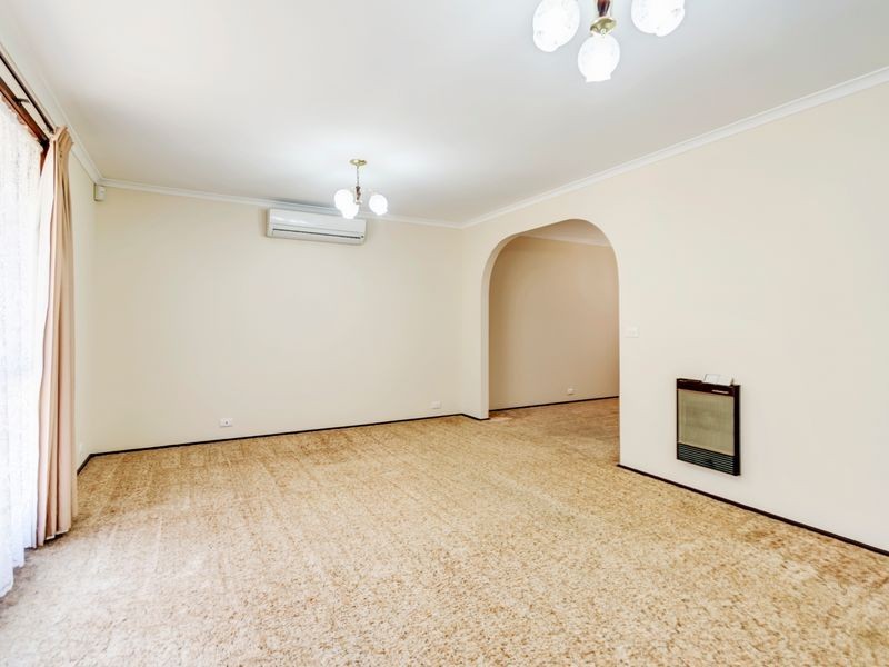 11 Kneeshaw Street, Monash ACT 2904