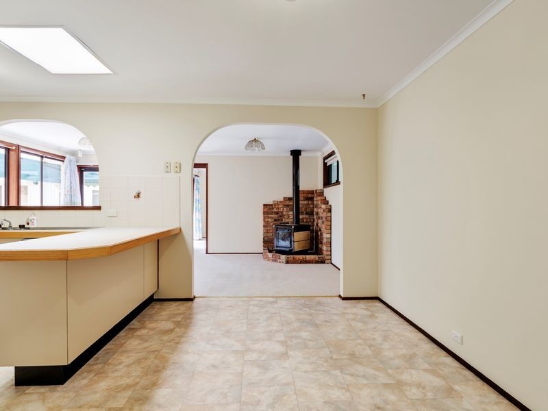 11 Kneeshaw Street, Monash ACT 2904