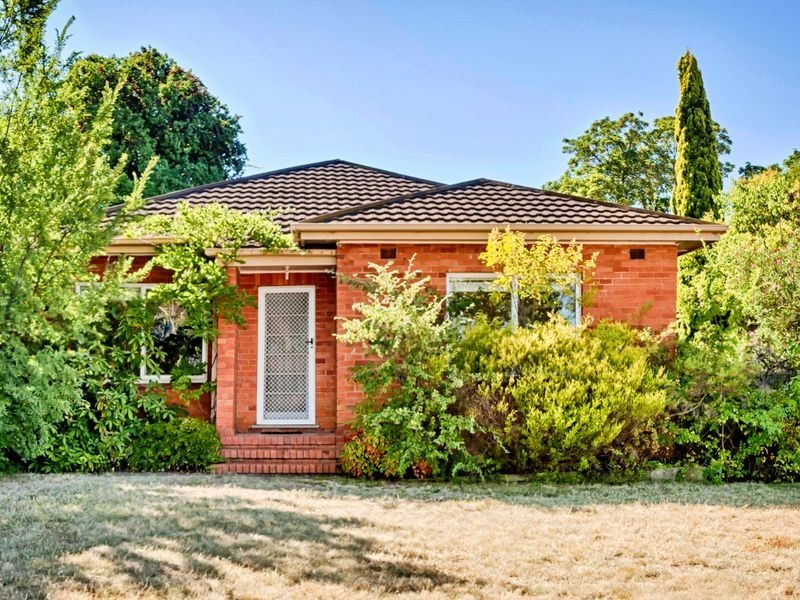 16 McIntyre Street, Narrabundah ACT 2604