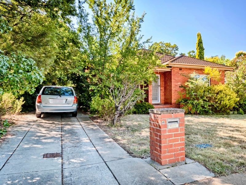 16 McIntyre Street, Narrabundah ACT 2604