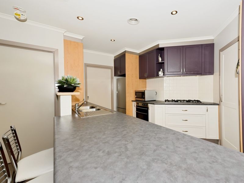 16 Stonehaven Circuit, Queanbeyan NSW 2620