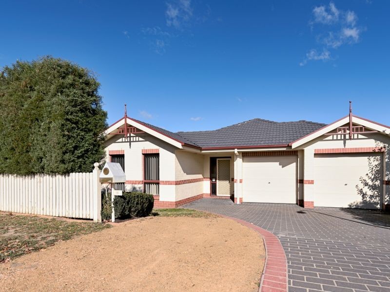 16 Stonehaven Circuit, Queanbeyan NSW 2620