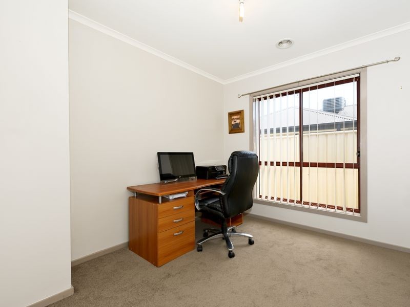16 Stonehaven Circuit, Queanbeyan NSW 2620