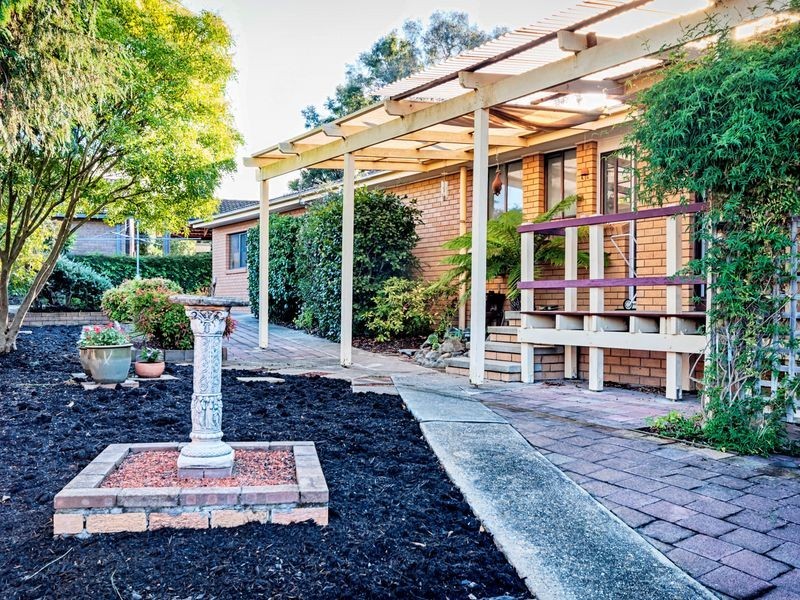 6 Harwood Court, Wanniassa ACT 2903