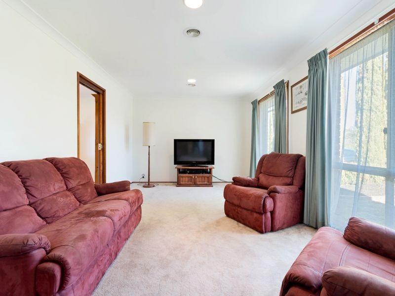 77 Clare Dennis Avenue, Gordon ACT 2906