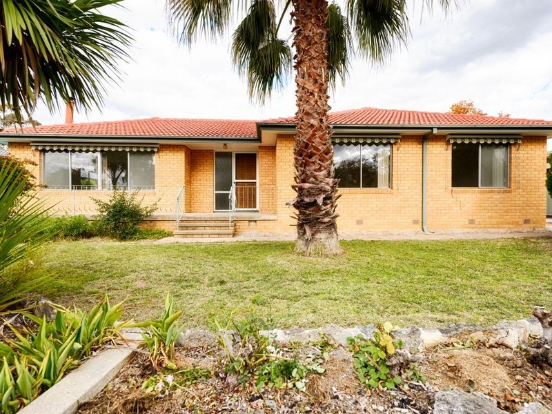 10 Weingarth Street, Holder ACT 2611