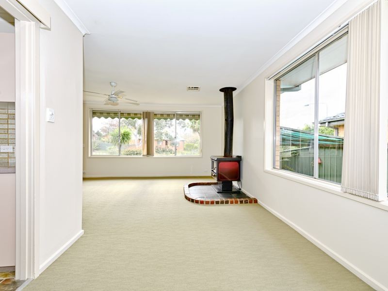 10 Weingarth Street, Holder ACT 2611