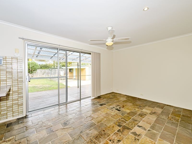 10 Weingarth Street, Holder ACT 2611