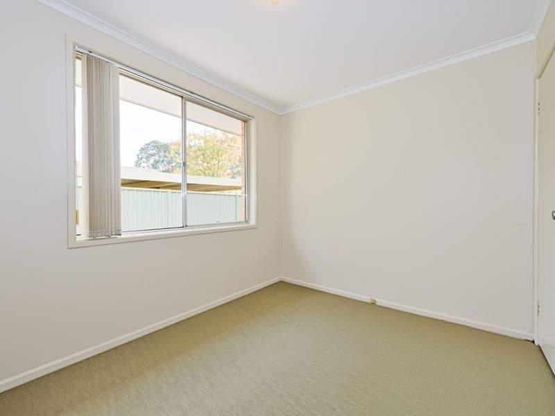10 Weingarth Street, Holder ACT 2611