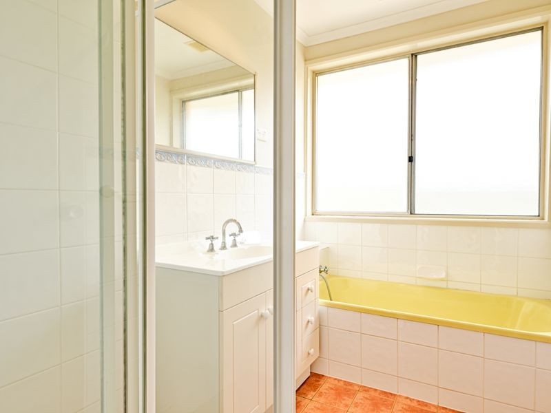 10 Weingarth Street, Holder ACT 2611