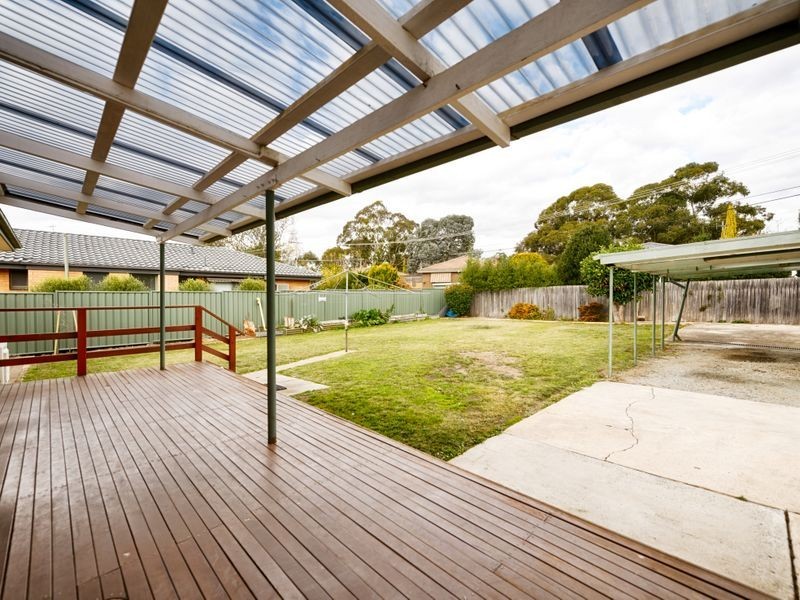 10 Weingarth Street, Holder ACT 2611