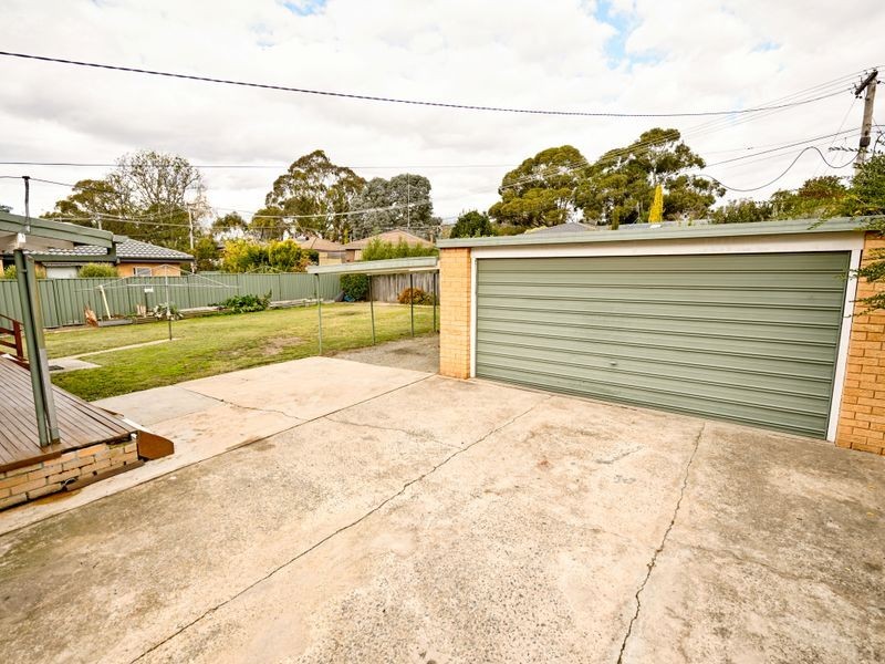 10 Weingarth Street, Holder ACT 2611