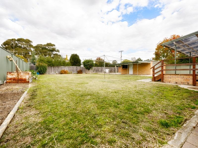 10 Weingarth Street, Holder ACT 2611
