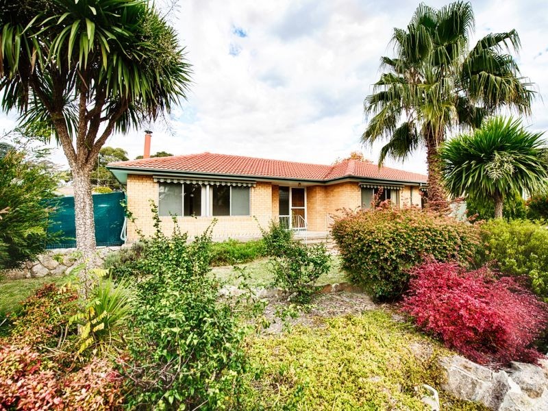 10 Weingarth Street, Holder ACT 2611