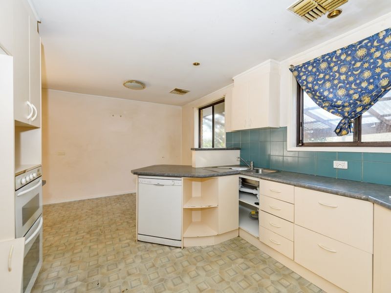 93 McKillop Circuit, Kambah ACT 2902