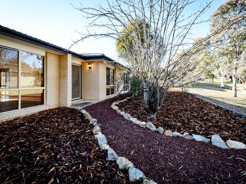 8 Donald Place, Gilmore ACT 2905
