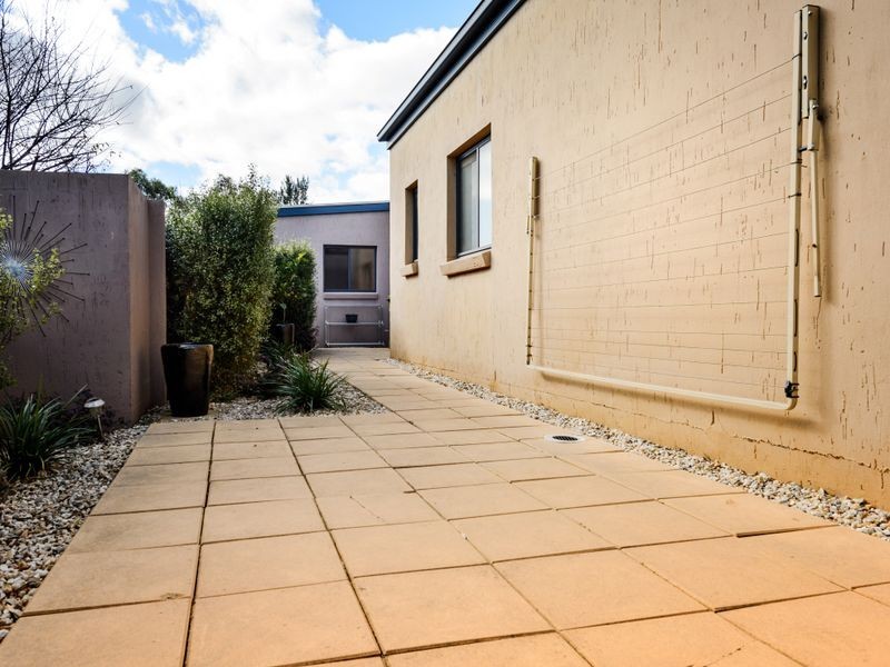 11/113 Mortimer Lewis Drive, Greenway ACT 2900