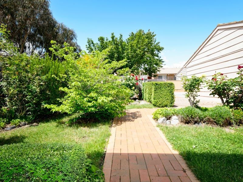 1/12 Burdett Crescent, Theodore ACT 2905