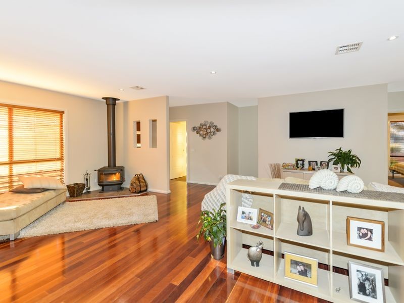 28 Stringybark Drive, Jerrabomberra NSW 2619