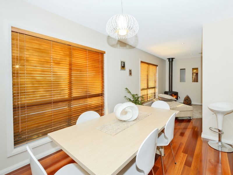 28 Stringybark Drive, Jerrabomberra NSW 2619