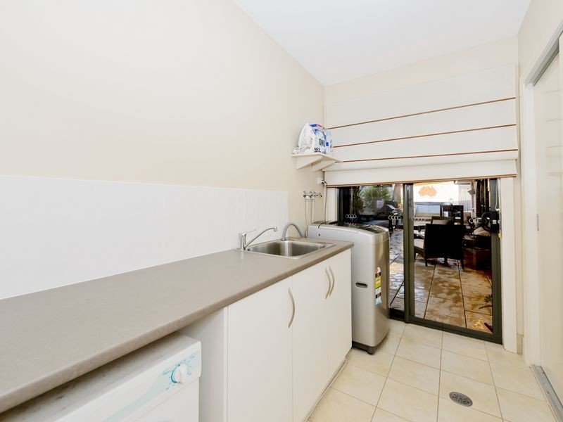 28 Stringybark Drive, Jerrabomberra NSW 2619