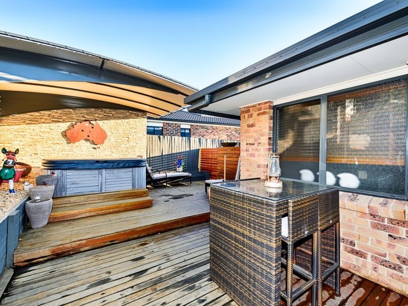 28 Stringybark Drive, Jerrabomberra NSW 2619