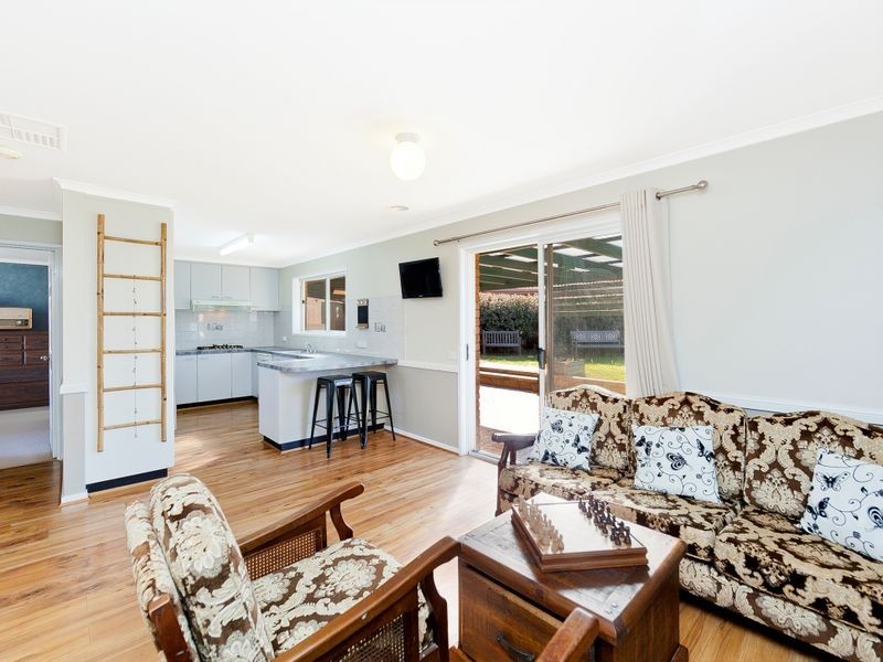 4 Thomas Hales Place, Gordon ACT 2906